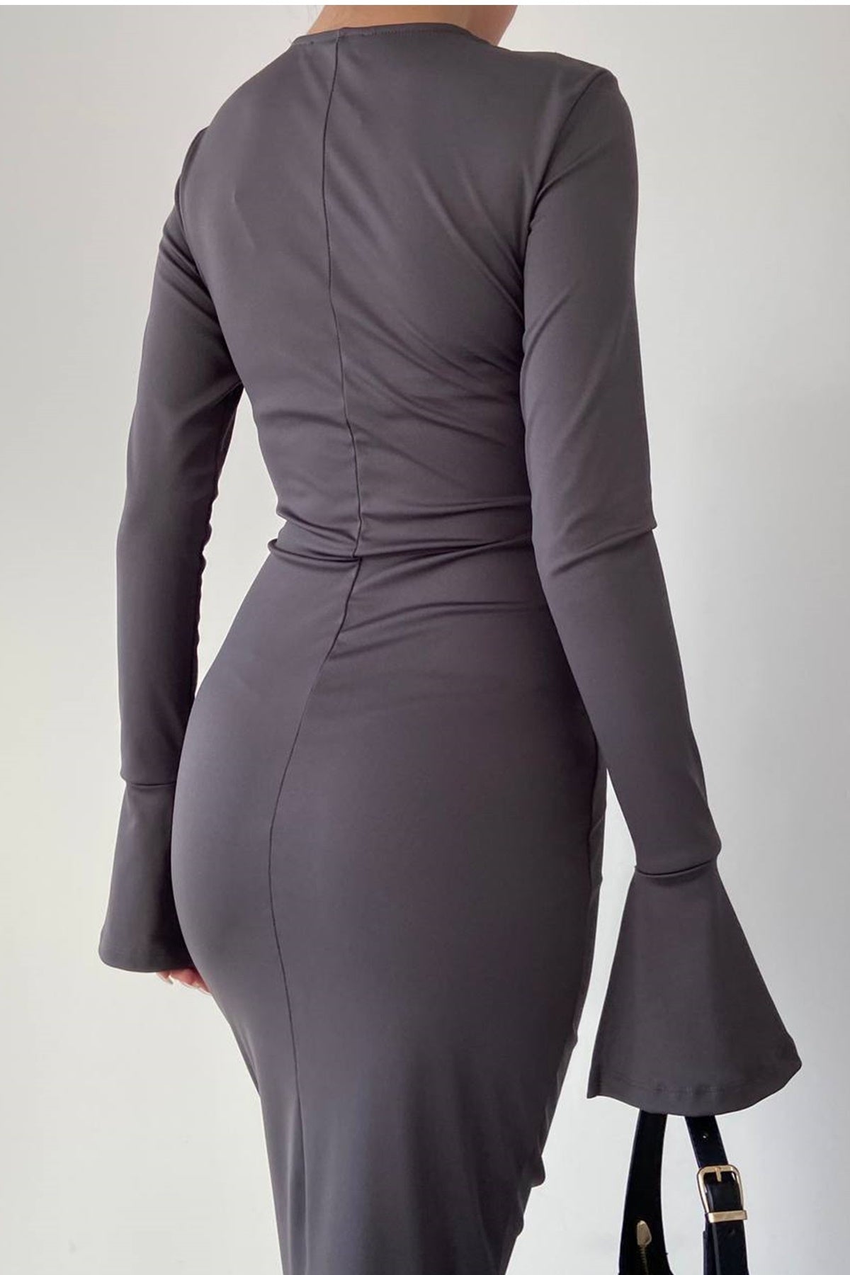 Langärmeliges Maxi-Abendkleid mit Raffungen.