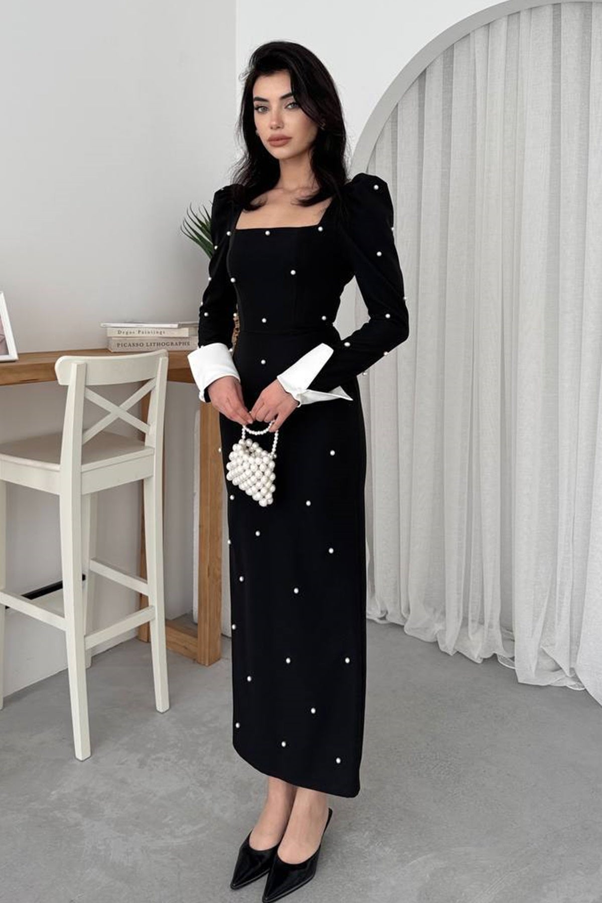 Midikleid mit eckigem Ausschnitt und Ärmeln