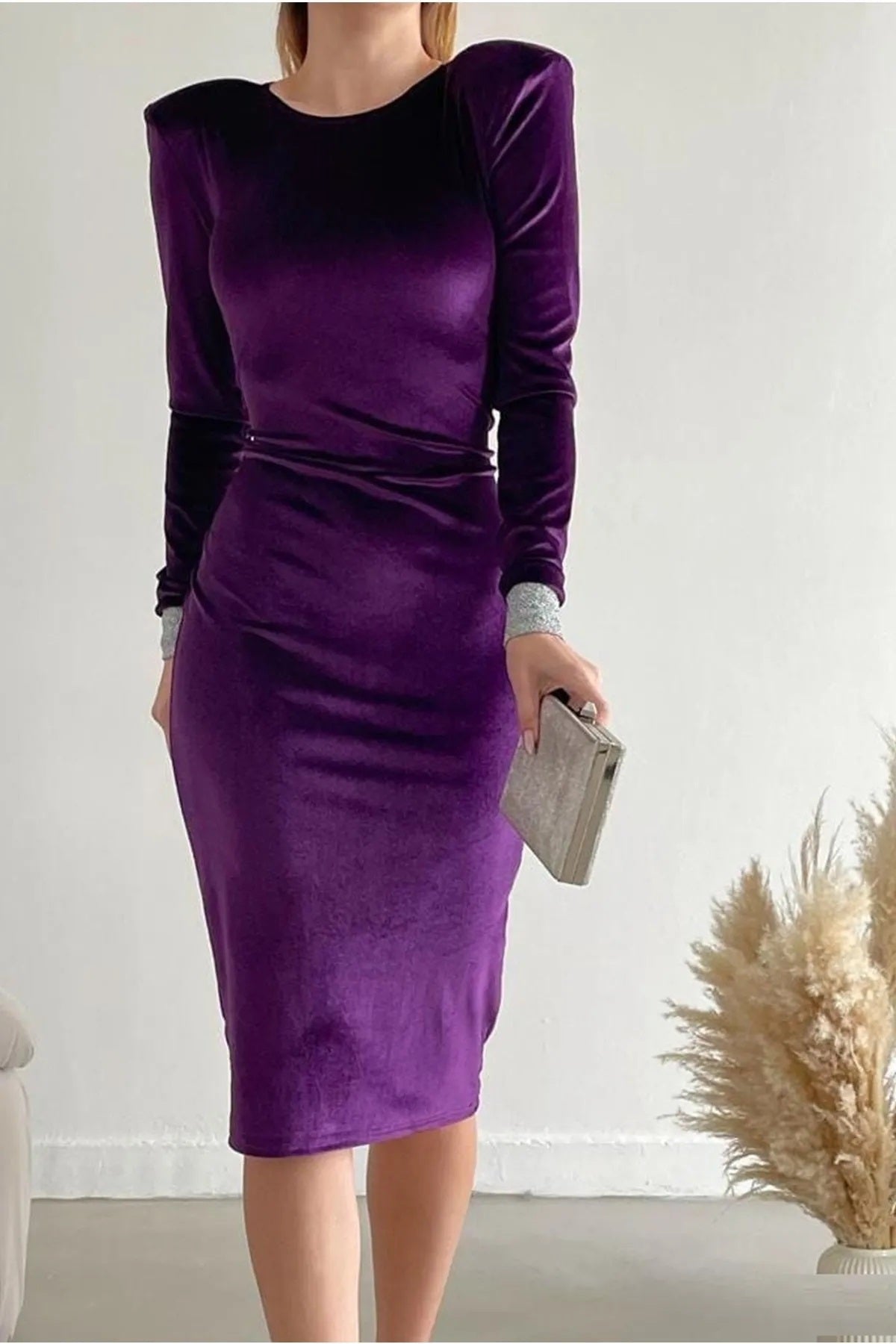 Midikleid mit Strassverzierungen an den Ärmeln