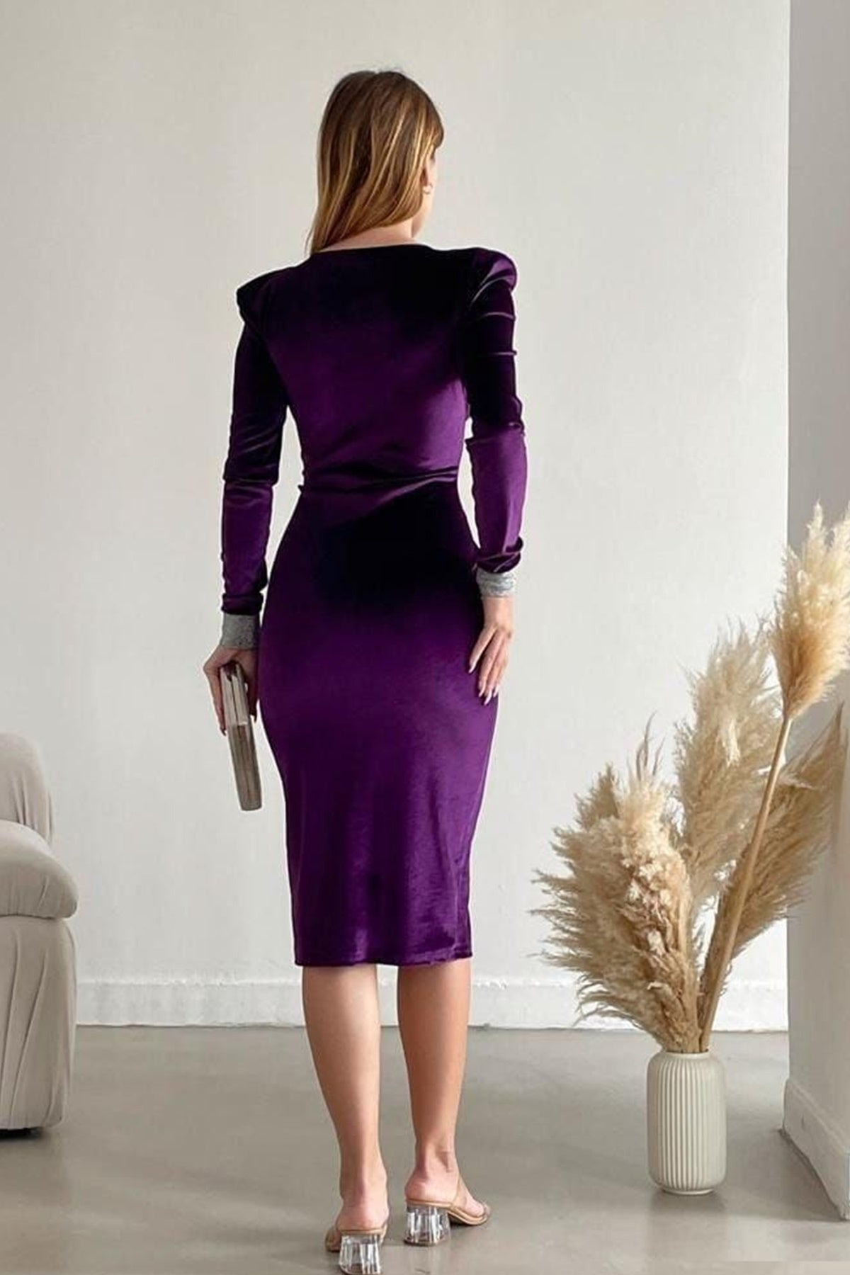 Midikleid mit Strassverzierungen an den Ärmeln