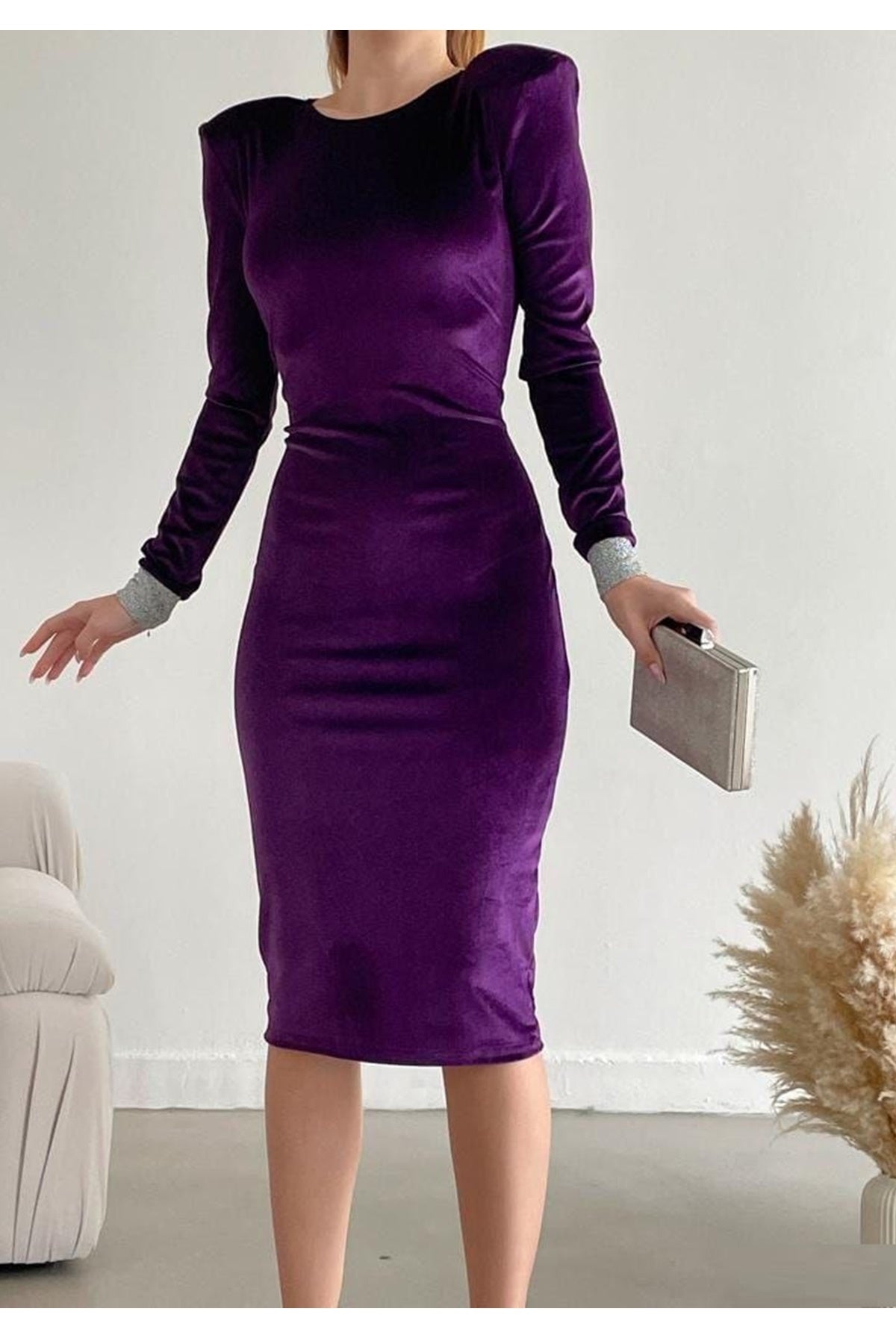 Midikleid mit Strassverzierungen an den Ärmeln