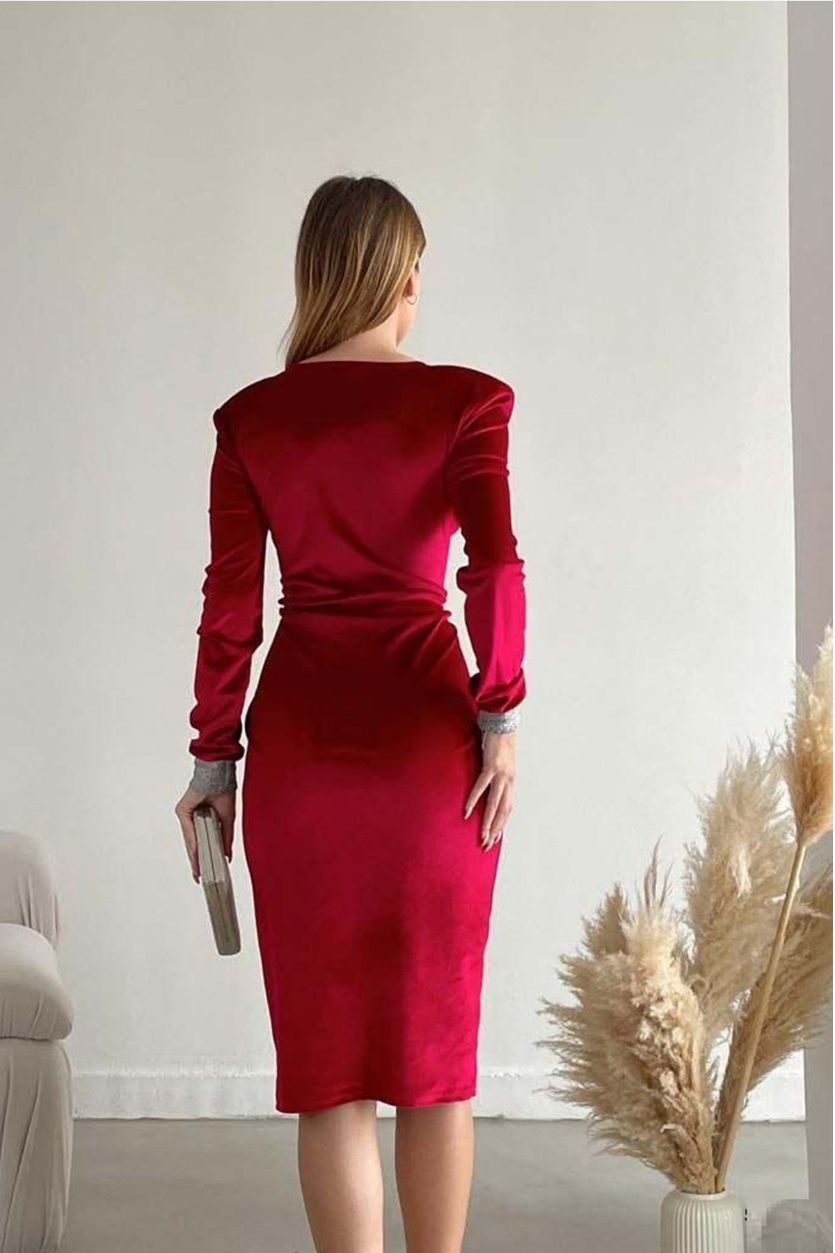 Midikleid mit Strassverzierungen an den Ärmeln