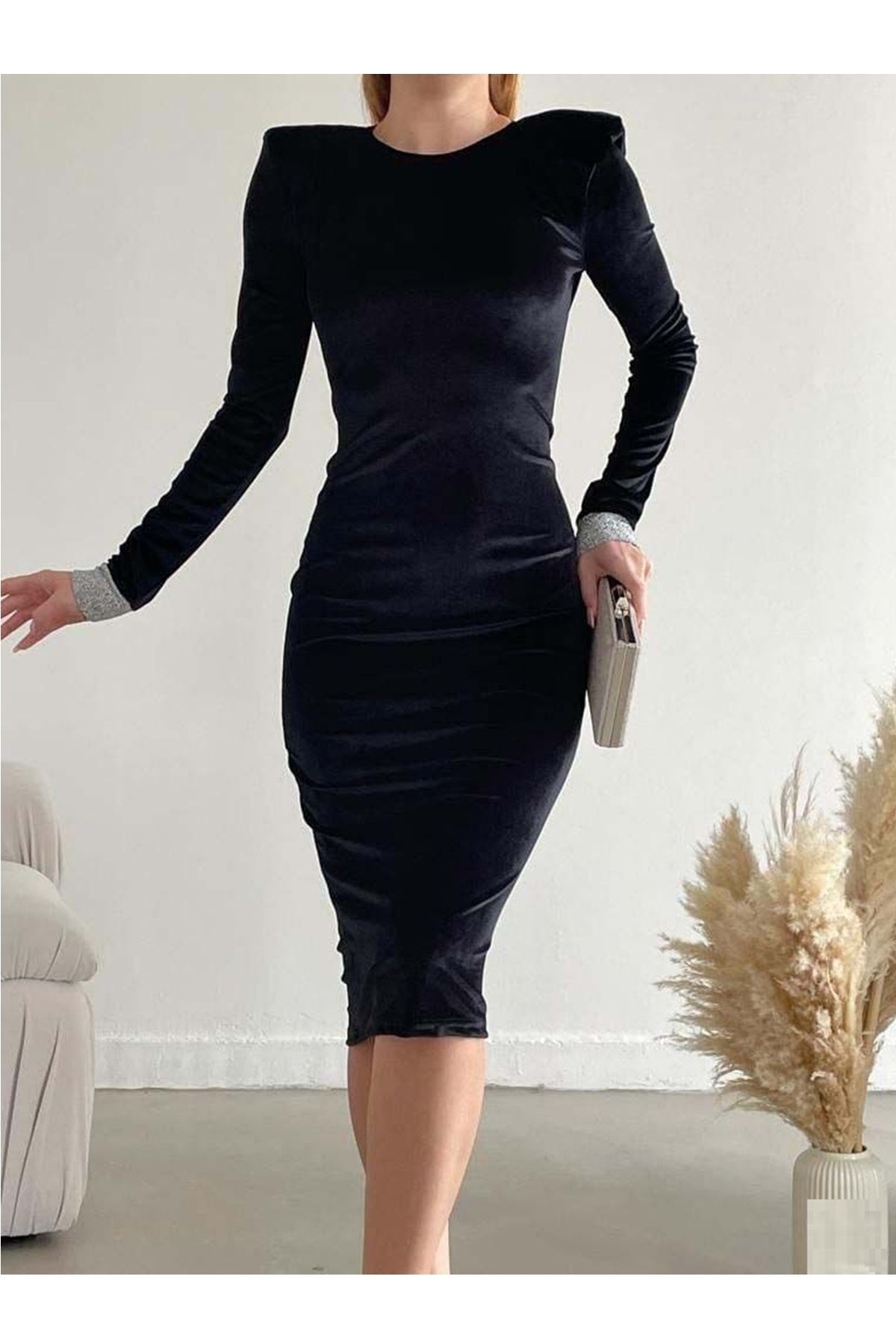 Midikleid mit Strassverzierungen an den Ärmeln