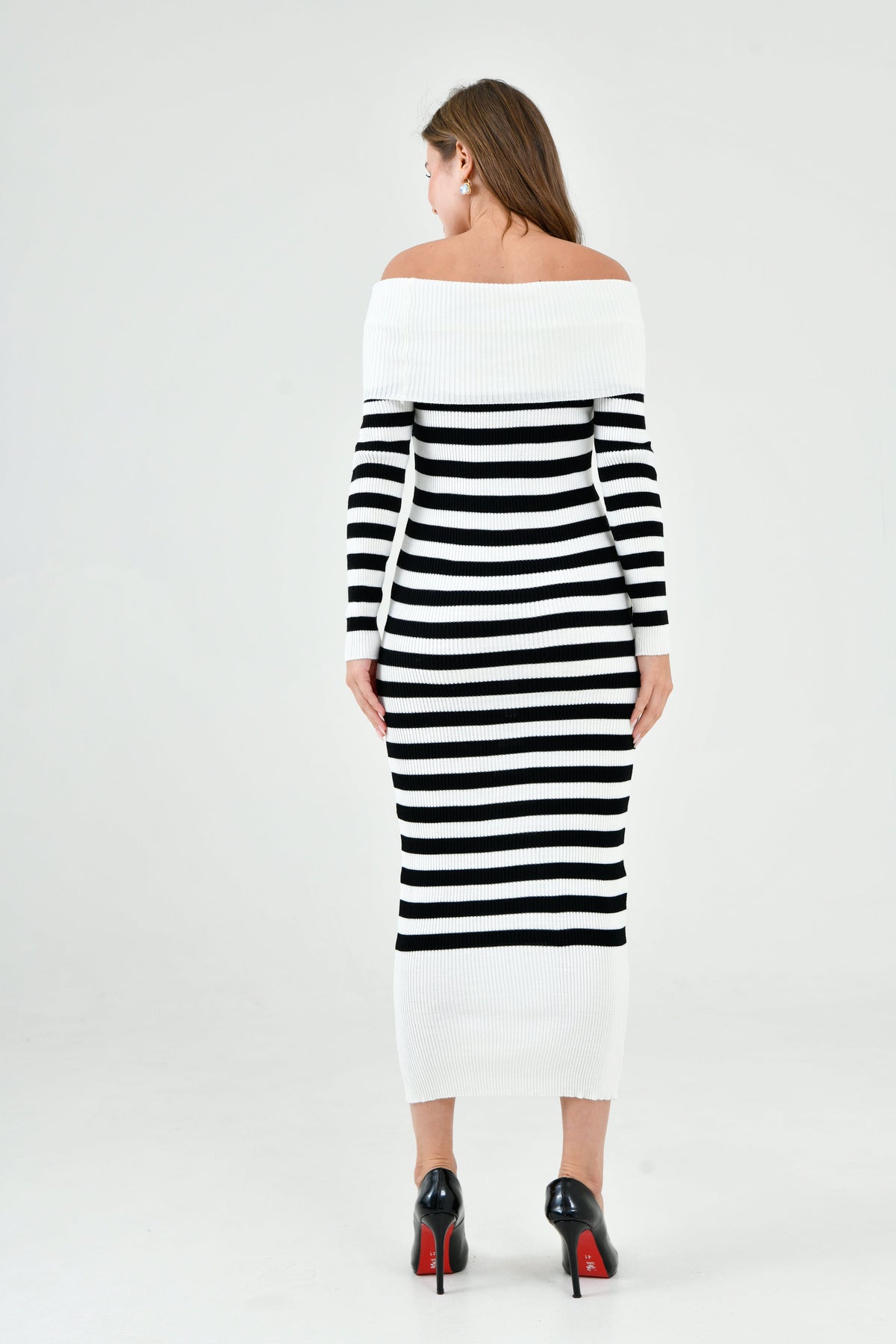 Madonna Neck Langarm-Strickkleid mit Streifen, Midi-Länge