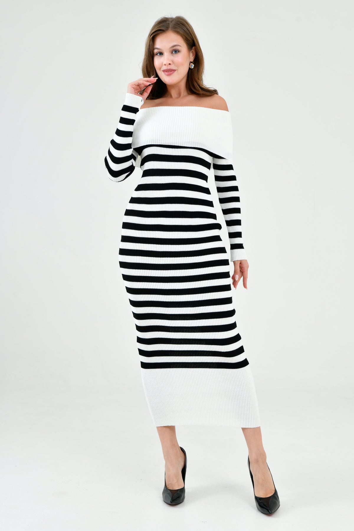 Madonna Neck Langarm-Strickkleid mit Streifen, Midi-Länge