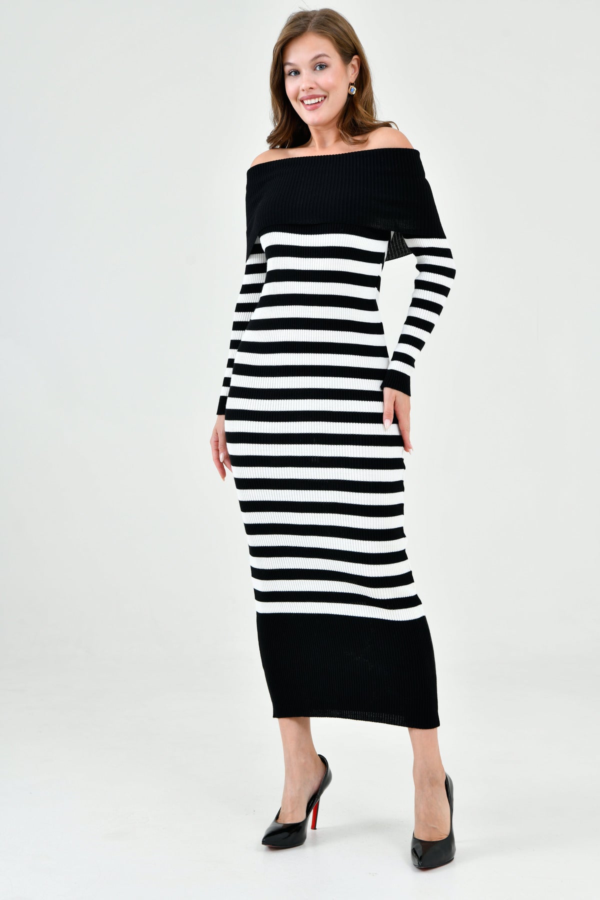 Madonna Neck Langarm-Strickkleid mit Streifen, Midi-Länge