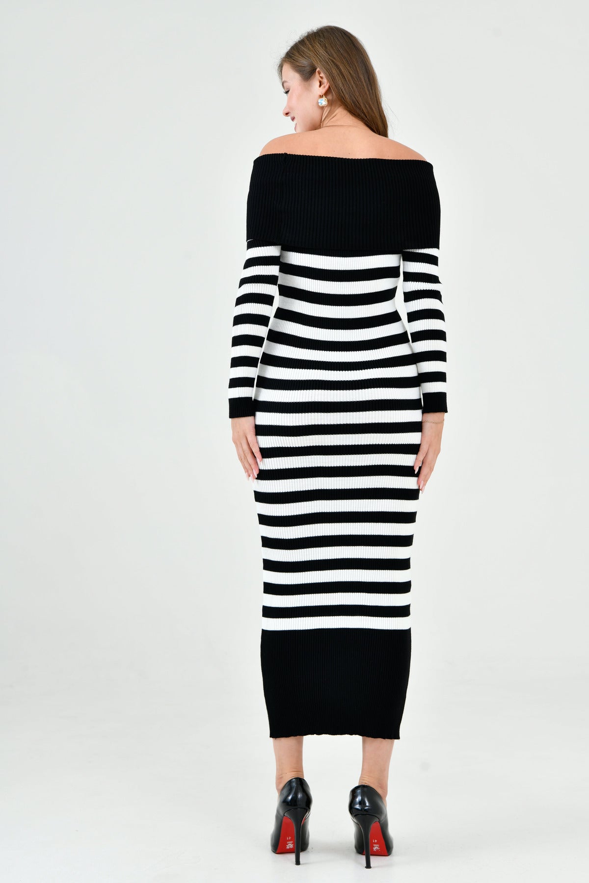 Madonna Neck Langarm-Strickkleid mit Streifen, Midi-Länge
