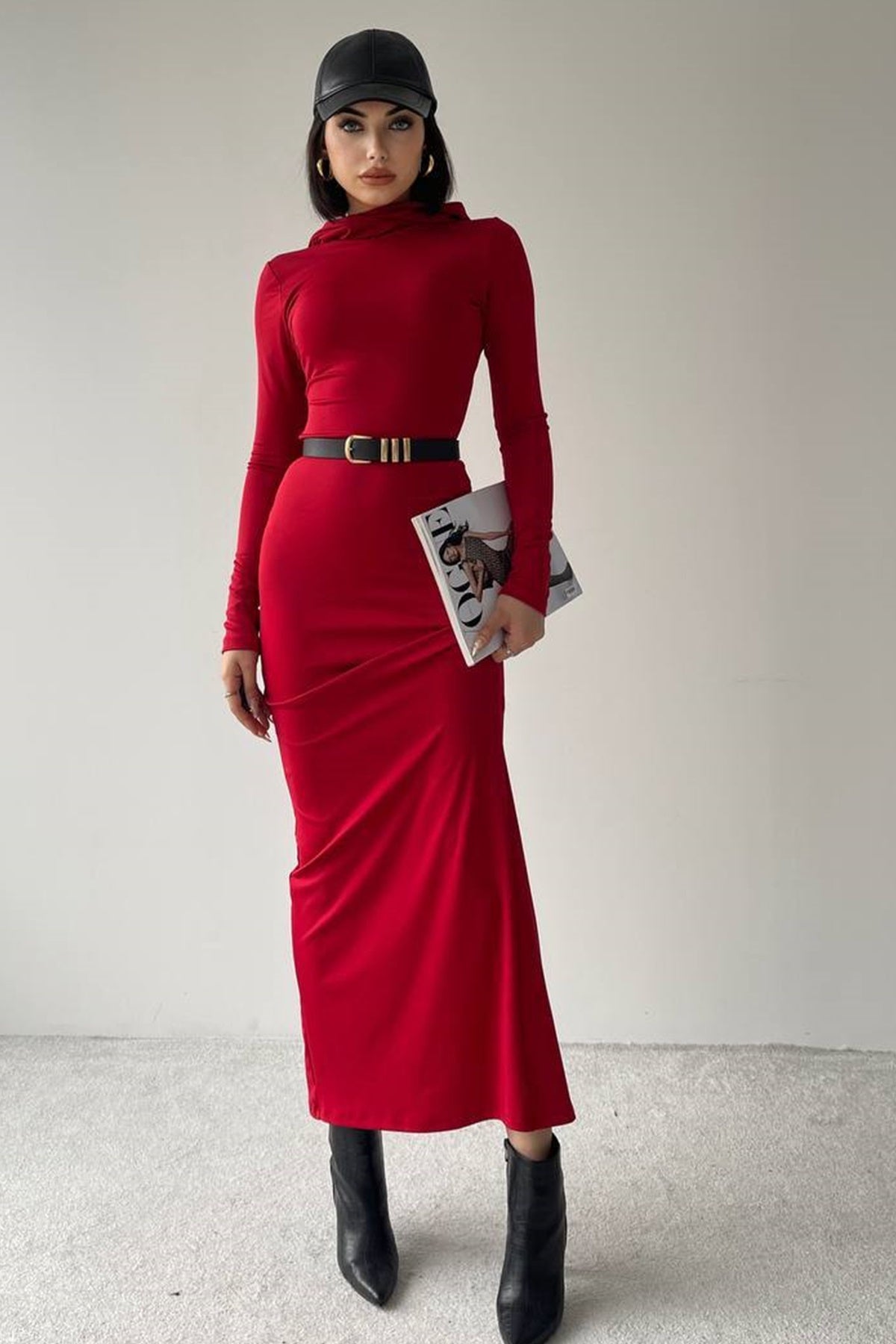 Midikleid mit Kapuze und langen Ärmeln