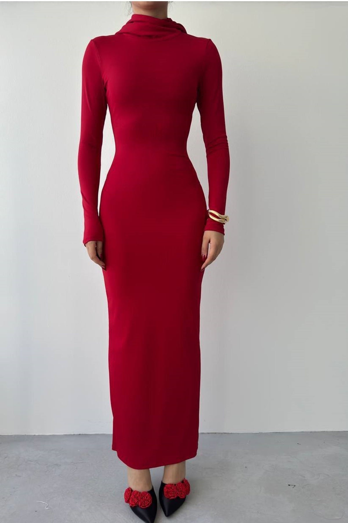 Midikleid mit Kapuze und langen Ärmeln