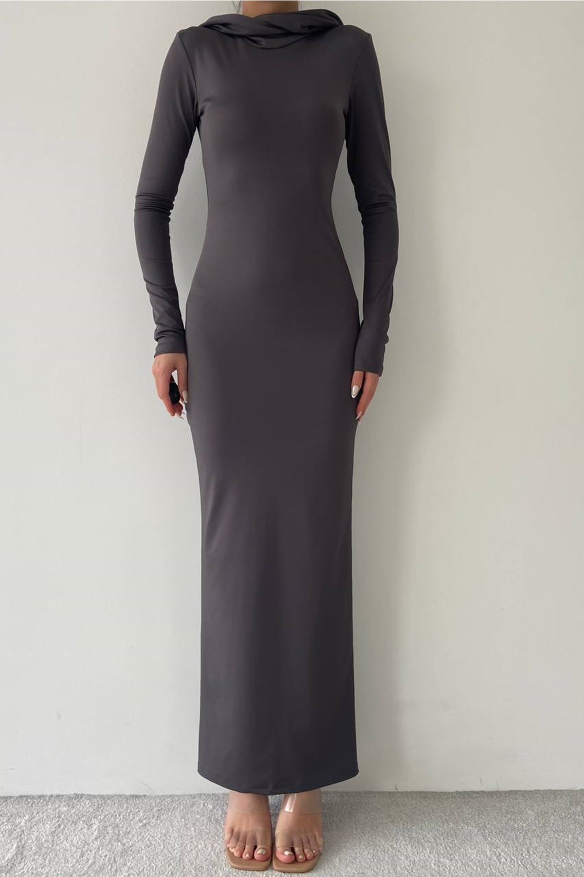 Midikleid mit Kapuze und langen Ärmeln