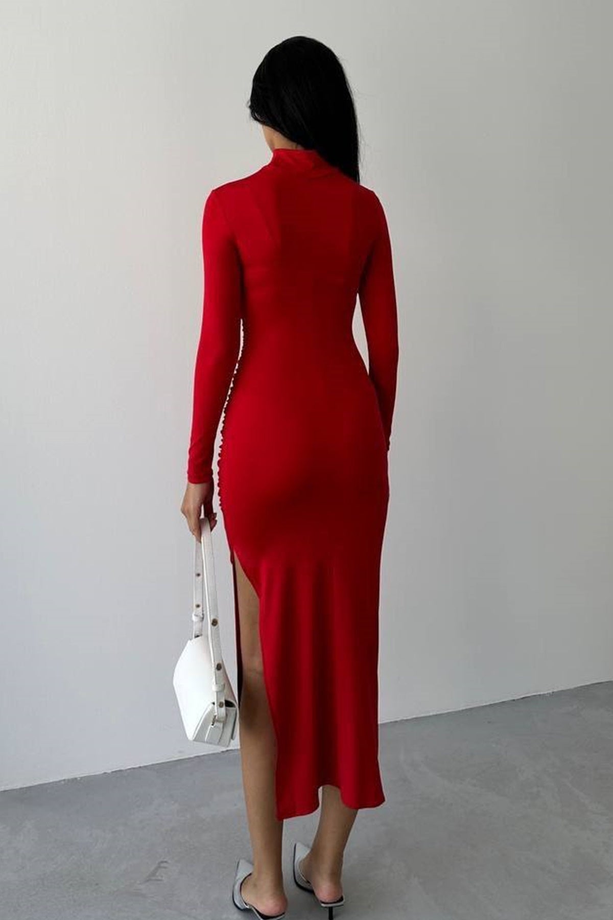 Midi-Abendkleid mit halblangem Rollkragen und Schlitz