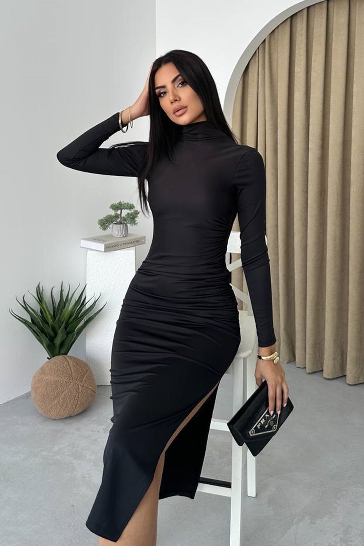 Midi-Abendkleid mit halblangem Rollkragen und Schlitz
