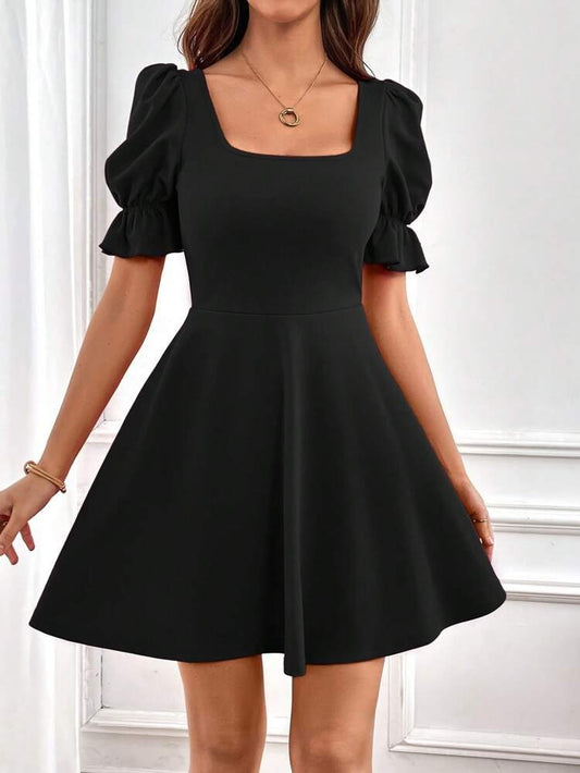 Damen Kurzarm Square Neck Flared Crepe Kleid