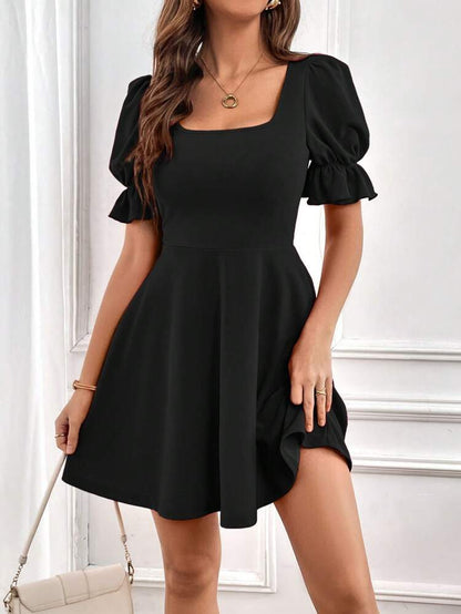 Damen Kurzarm Square Neck Flared Crepe Kleid