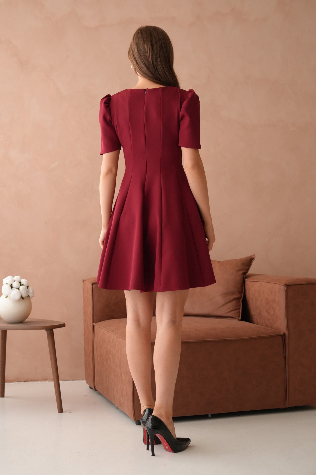 Kurzärmeliges ausgestelltes Minikleid