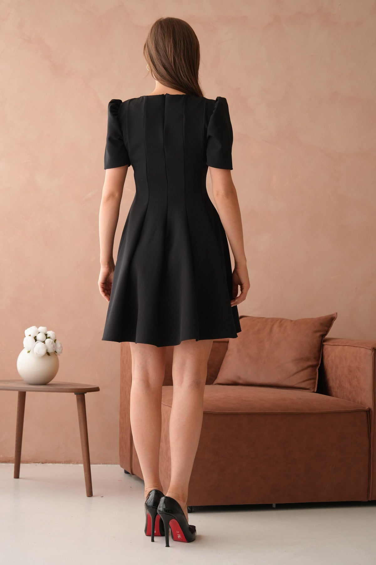 Kurzärmeliges ausgestelltes Minikleid