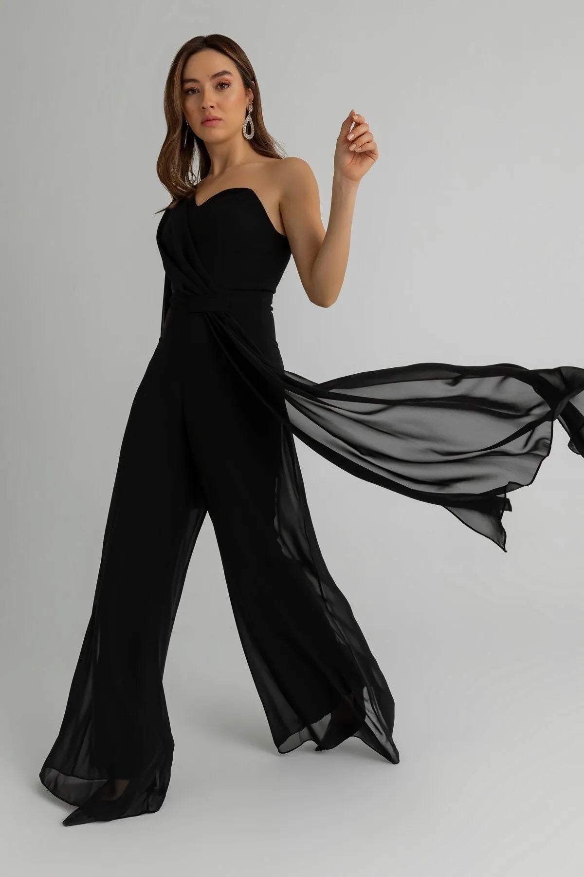 Gürtel-Jumpsuit mit weitem Bein, gefüttert und einem Ärmel