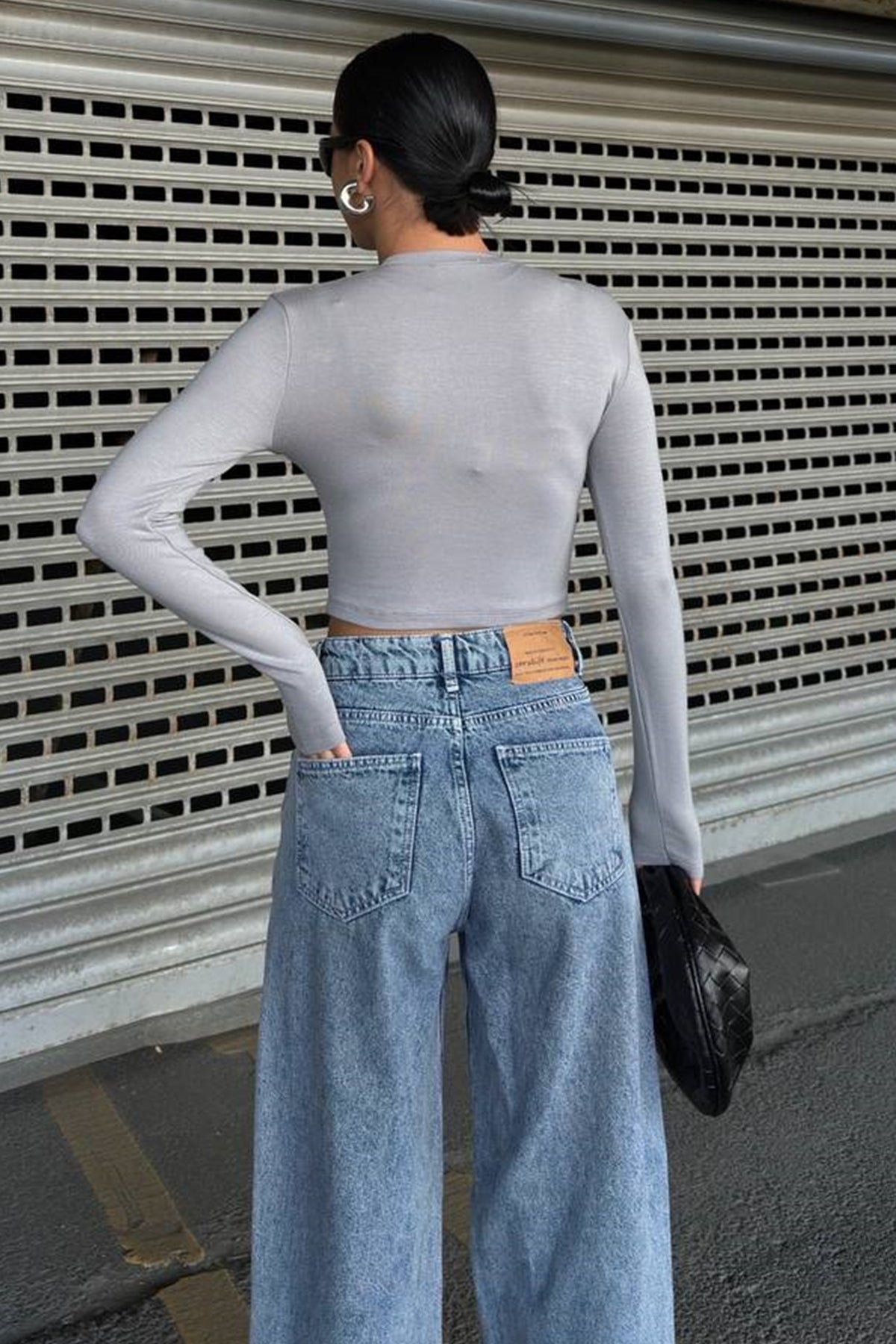 Crop-Cut-Bluse mit langen Ärmeln und Rundhalsausschnitt