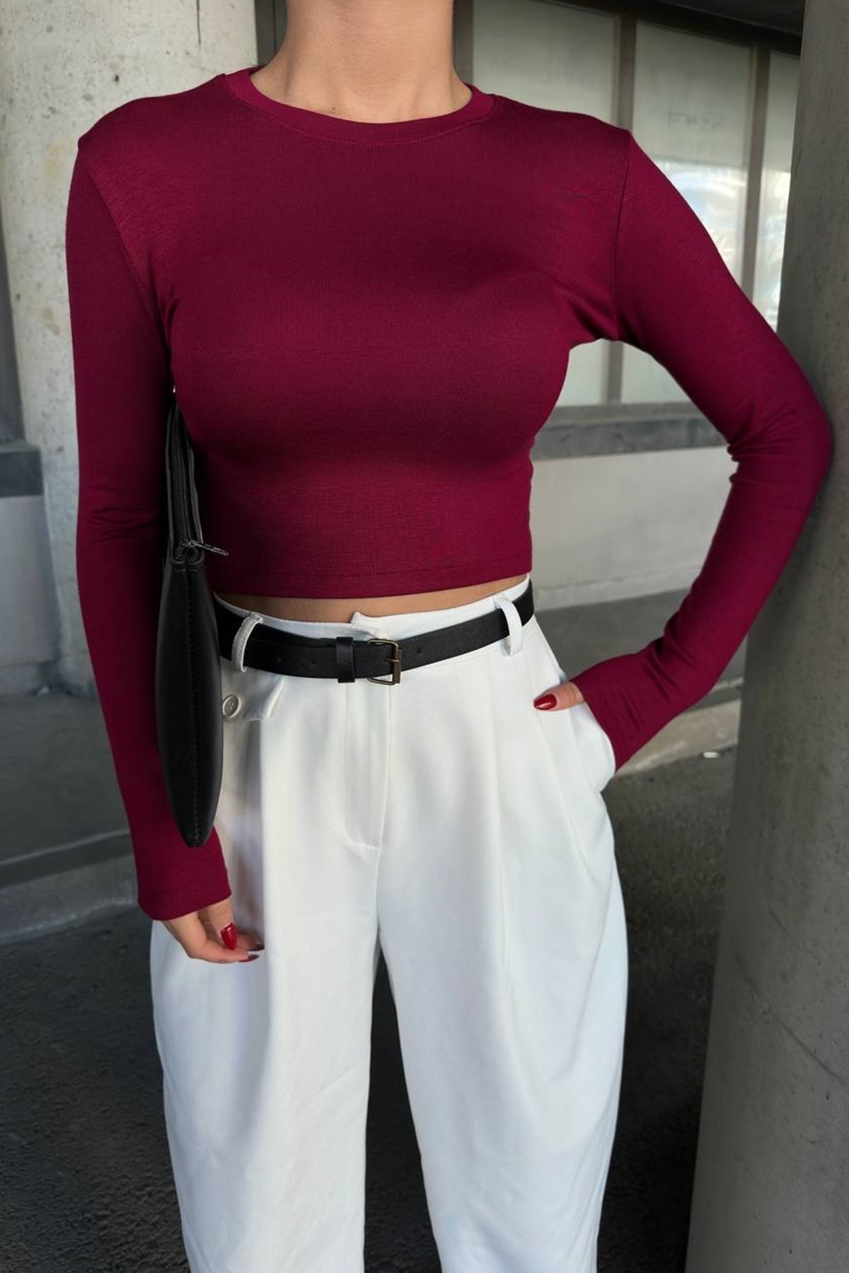 Crop-Cut-Bluse mit langen Ärmeln und Rundhalsausschnitt