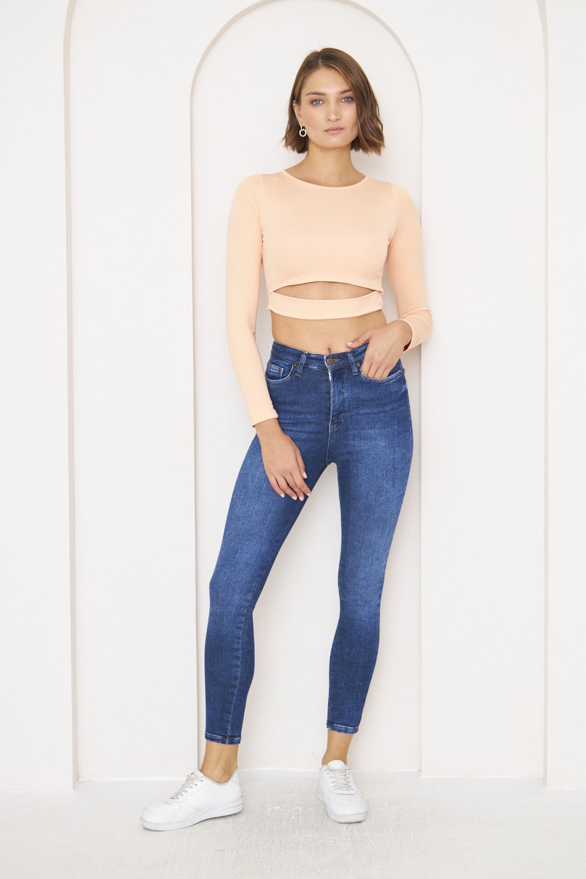 Crop-Bluse mit Rundhalsausschnitt und langen Ärmeln