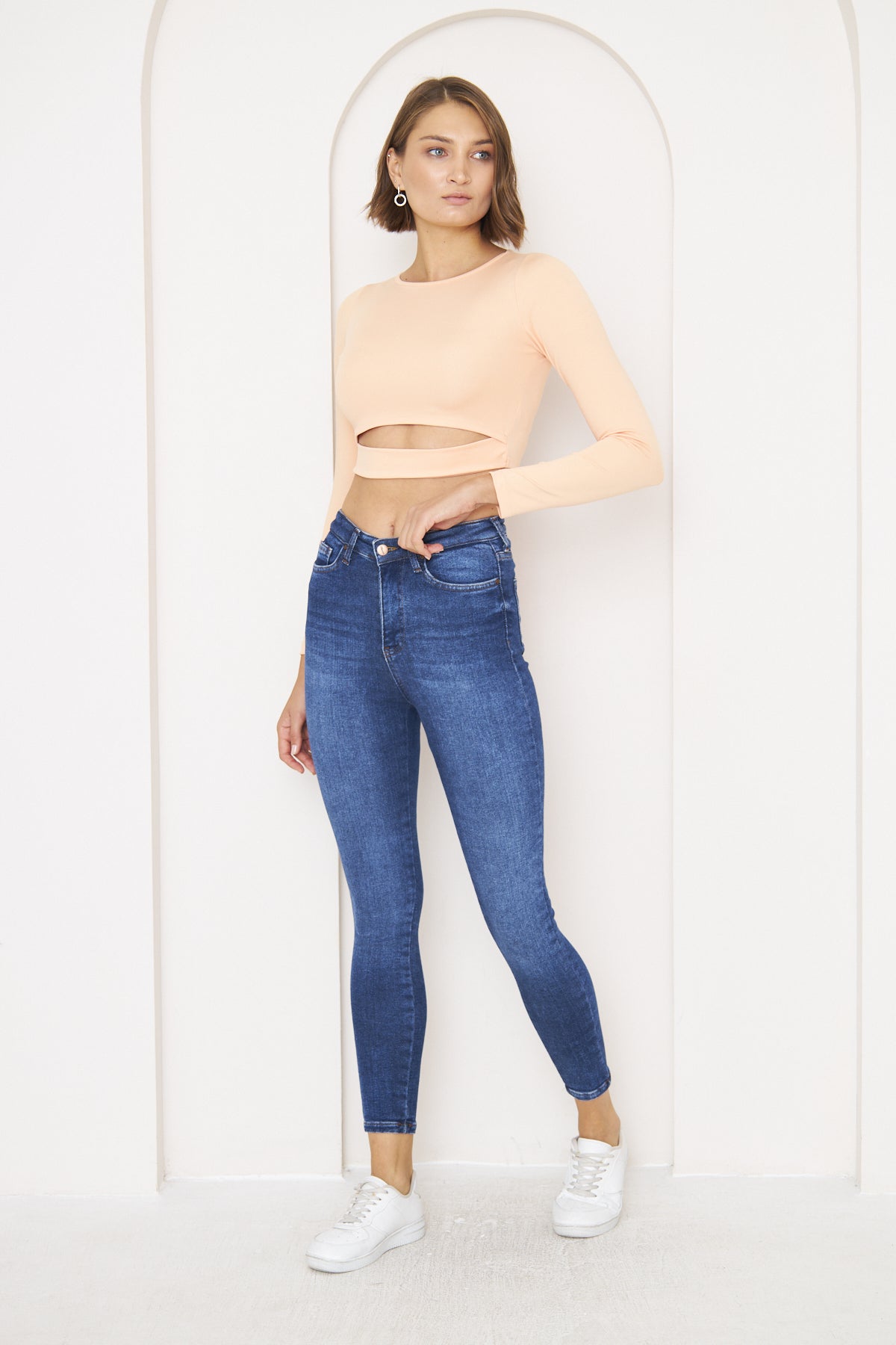 Crop-Bluse mit Rundhalsausschnitt und langen Ärmeln