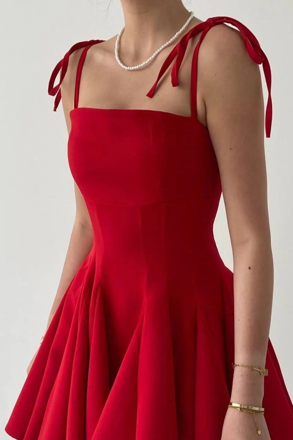 Kleid mit dünnen Trägern