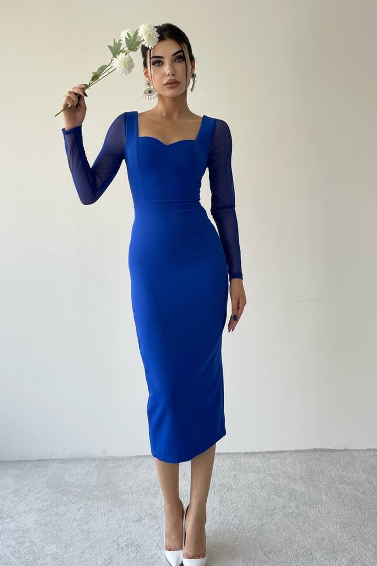 Midi-Bleistiftkleid mit Herzausschnitt