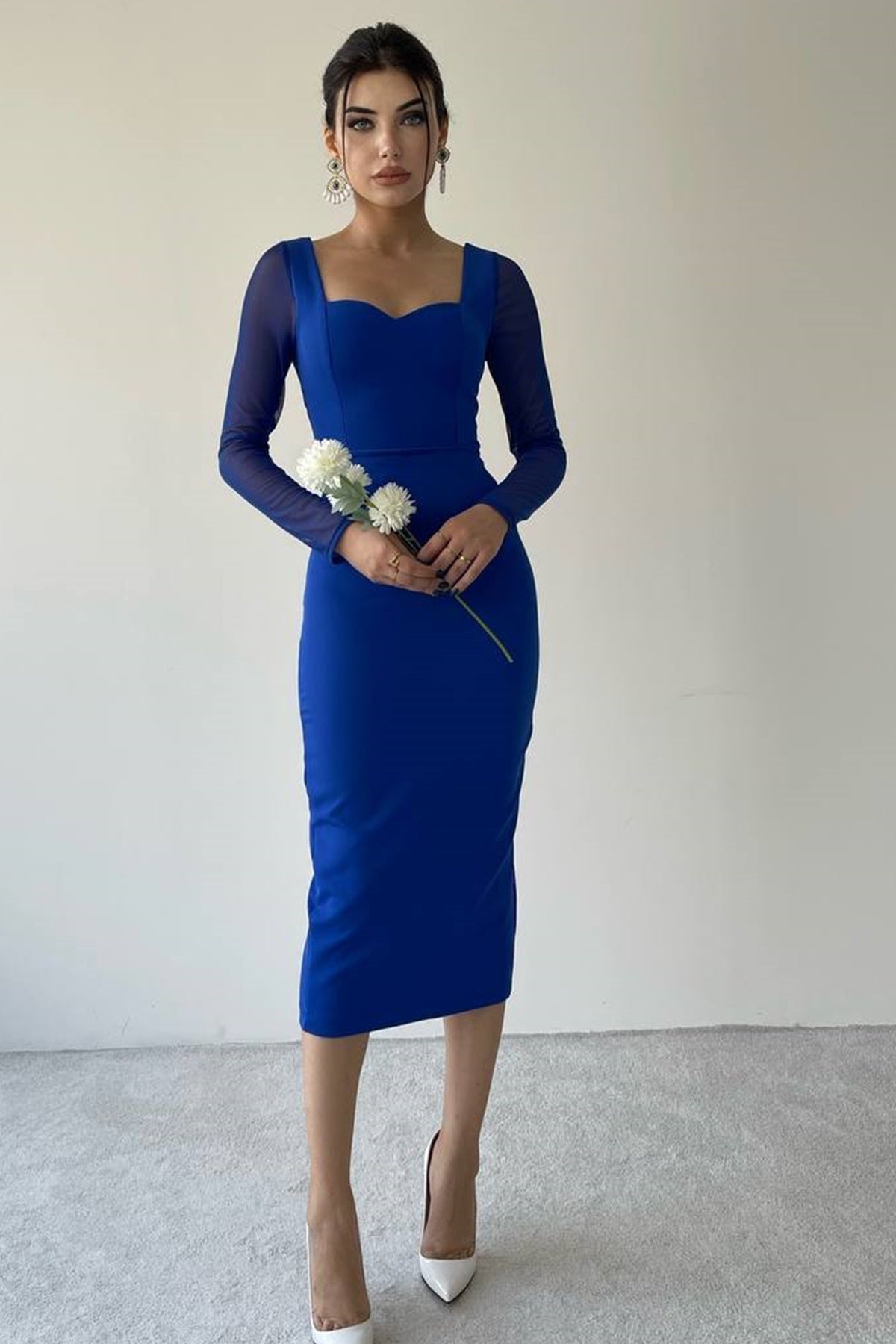 Midi-Bleistiftkleid mit Herzausschnitt