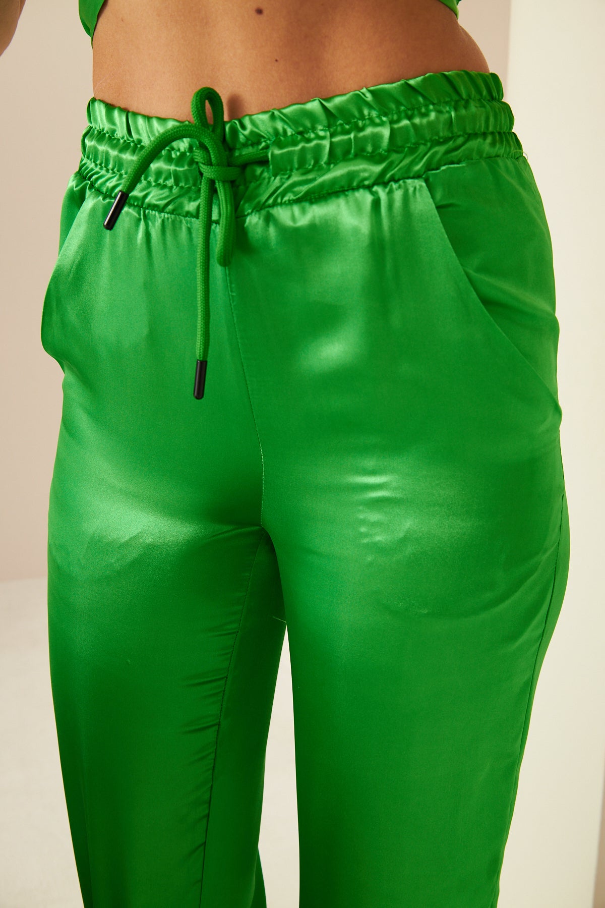Satinhose mit hohem Bund