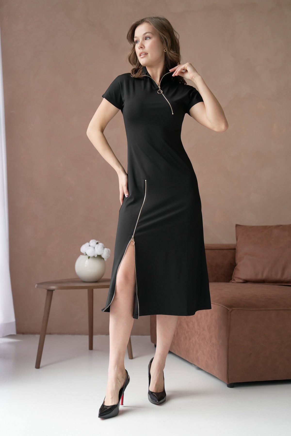 Midikleid mit Reißverschlussdetail, hohem Kragen und kurzen Ärmeln