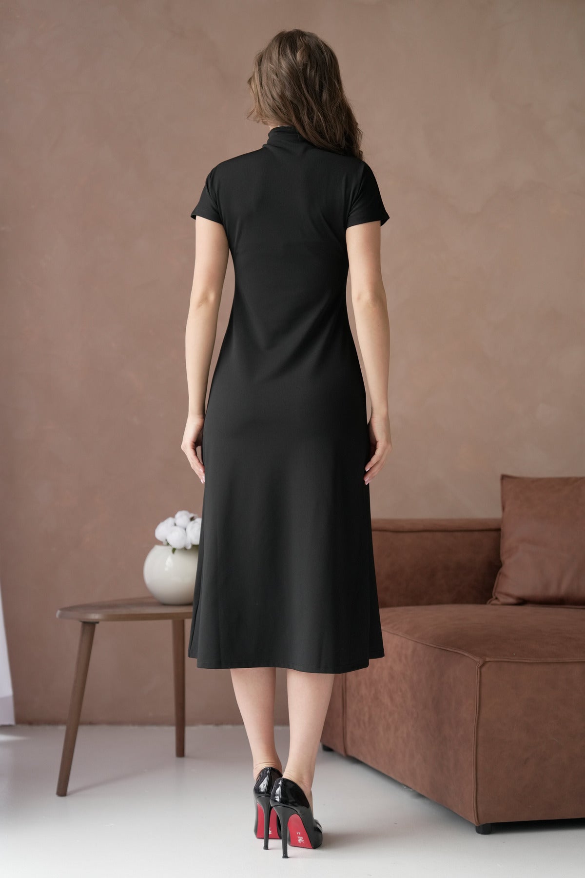 Midikleid mit Reißverschlussdetail, hohem Kragen und kurzen Ärmeln