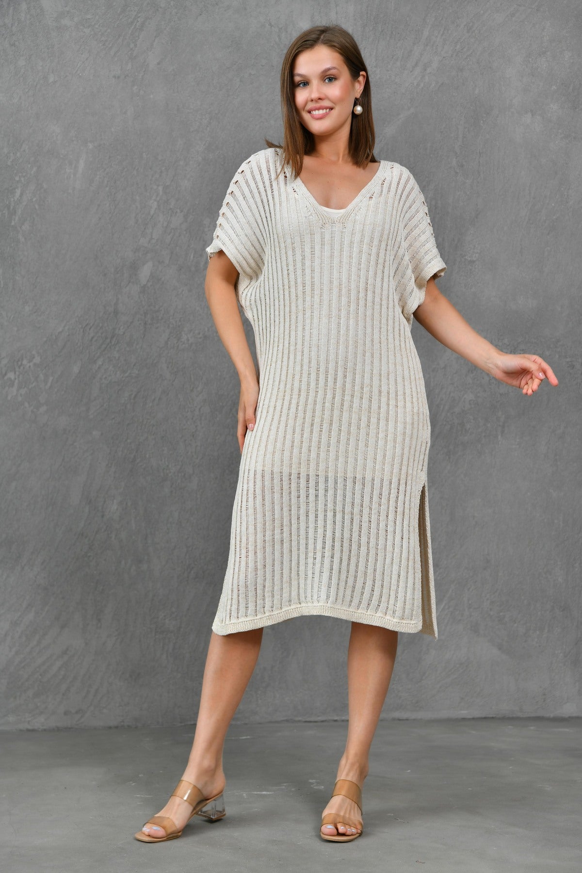 Ärmelloses Oversize-Midikleid mit V-Ausschnitt und Schlitzdetail