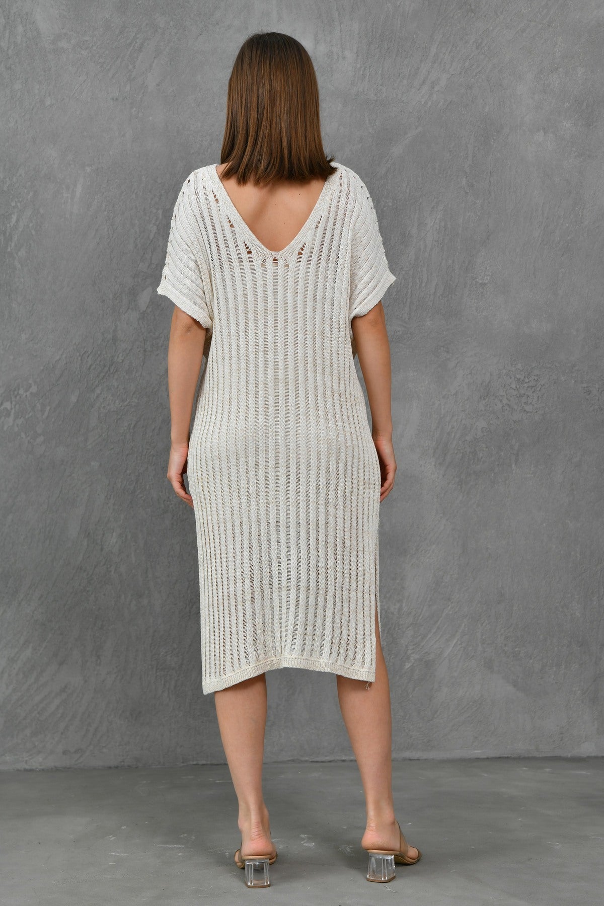 Ärmelloses Oversize-Midikleid mit V-Ausschnitt und Schlitzdetail