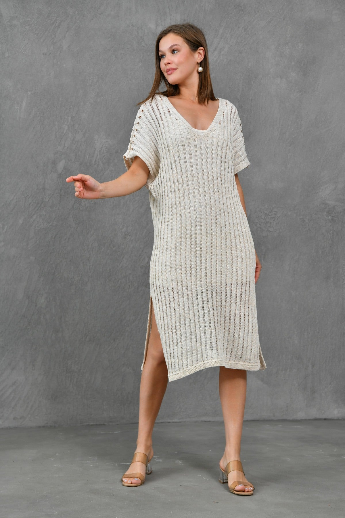 Ärmelloses Oversize-Midikleid mit V-Ausschnitt und Schlitzdetail