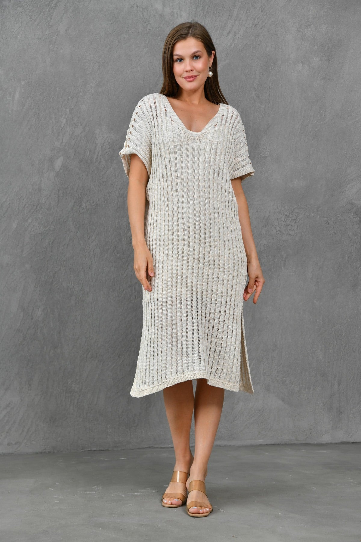 Ärmelloses Oversize-Midikleid mit V-Ausschnitt und Schlitzdetail