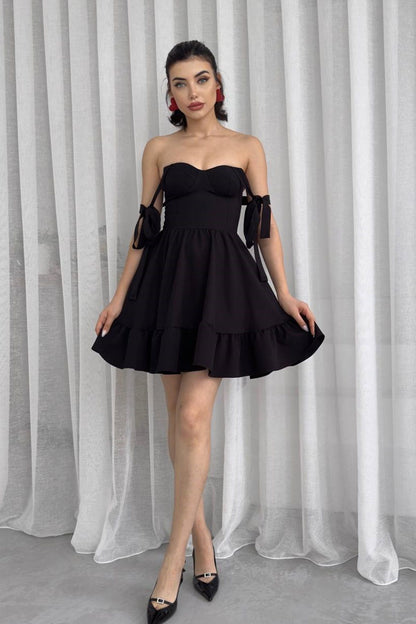 Ausgestelltes Minikleid