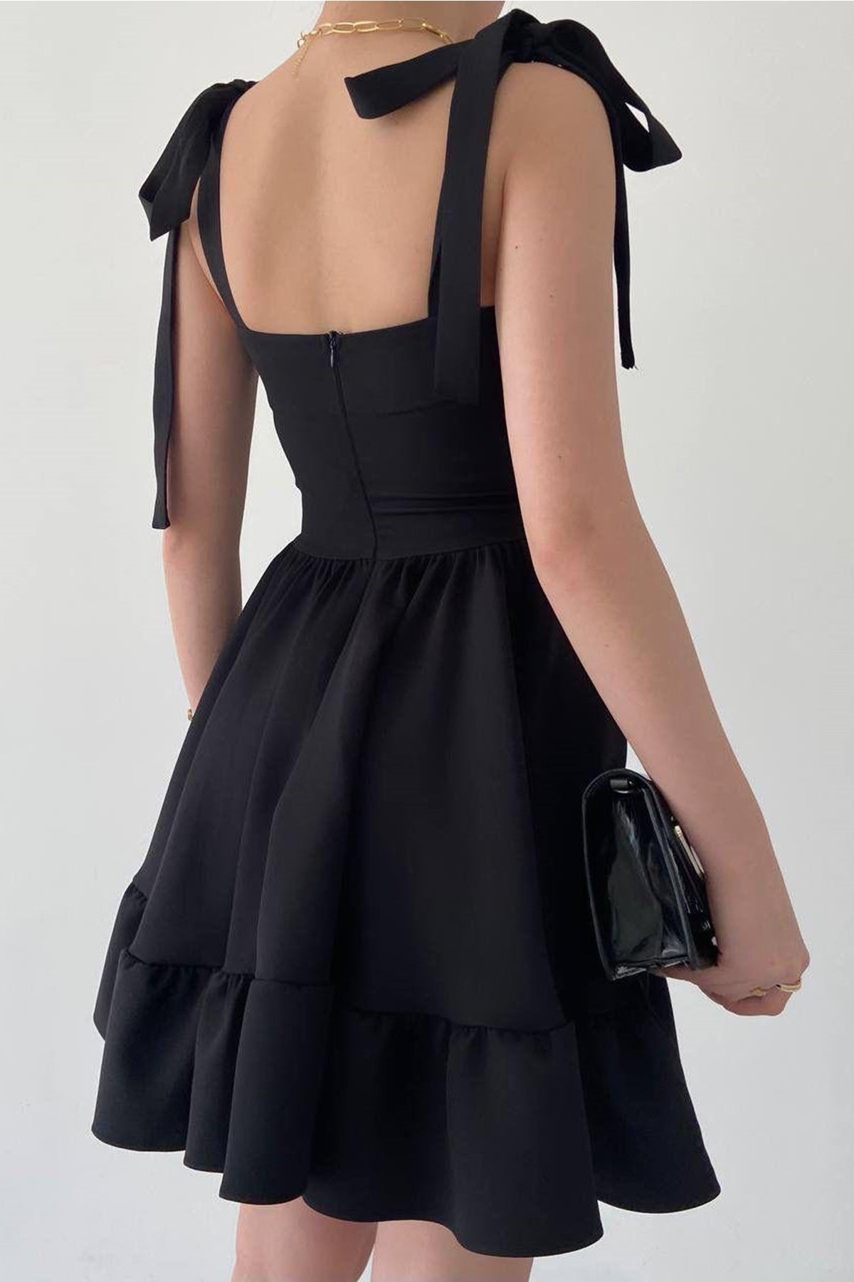 Ausgestelltes Minikleid