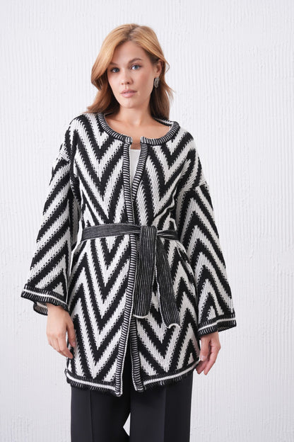 Strickjacke mit Zickzackmuster und Gürteldetail