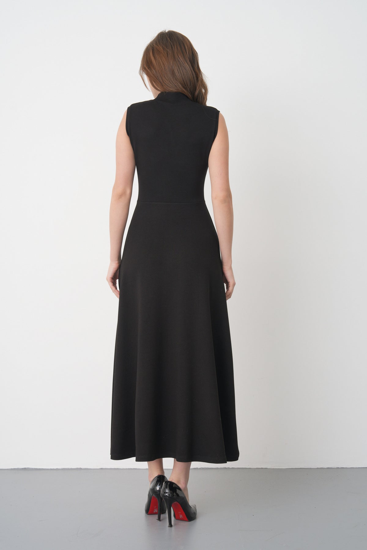 Schwarzes Crepe Midi-Kleid mit Schlitz