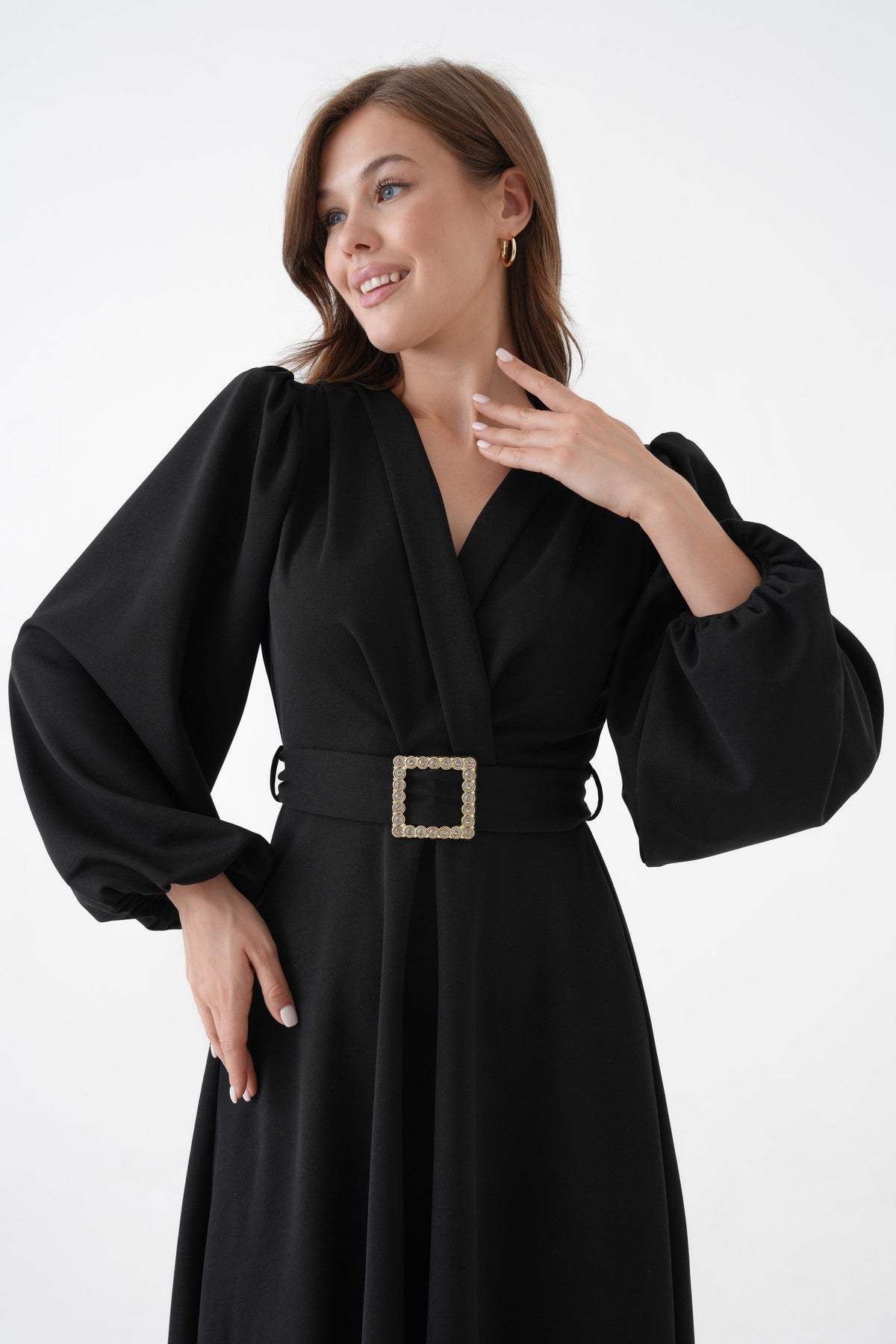 Midi-Kleid mit Wickelausschnitt und Gürteldetail