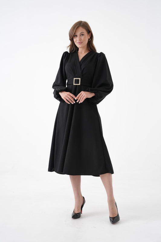 Midi-Kleid mit Wickelausschnitt und Gürteldetail