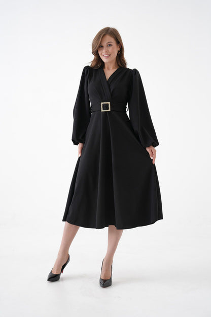 Midi-Kleid mit Wickelausschnitt und Gürteldetail