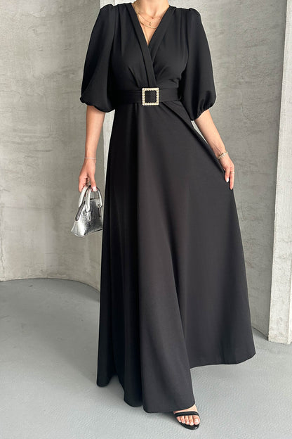 Maxikleid mit V-Ausschnitt und Gürteldetails