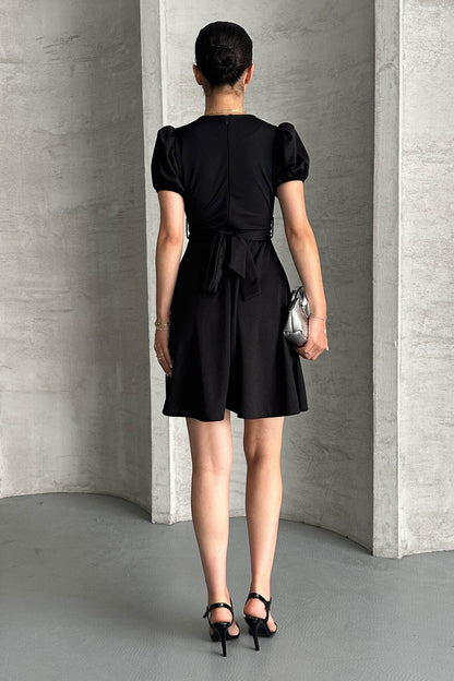 Minikleid mit V-Ausschnitt und Ballonärmeln