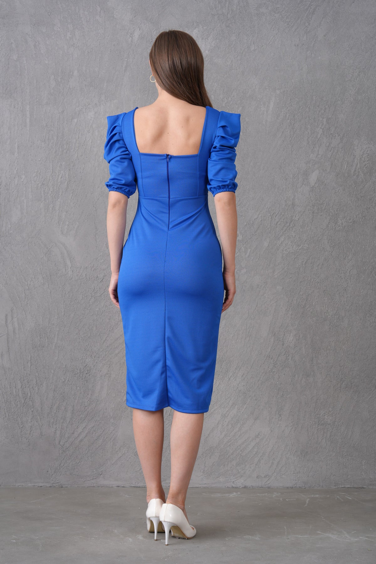 Midikleid mit Schlitzdetail, eckigem Ausschnitt und kurzen Ärmeln