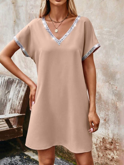 Damen Verziertes Kreppkleid mit Kragen und Ärmeldetail