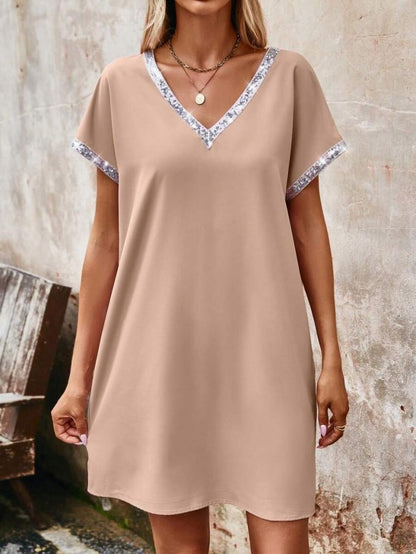 Damen Verziertes Kreppkleid mit Kragen und Ärmeldetail