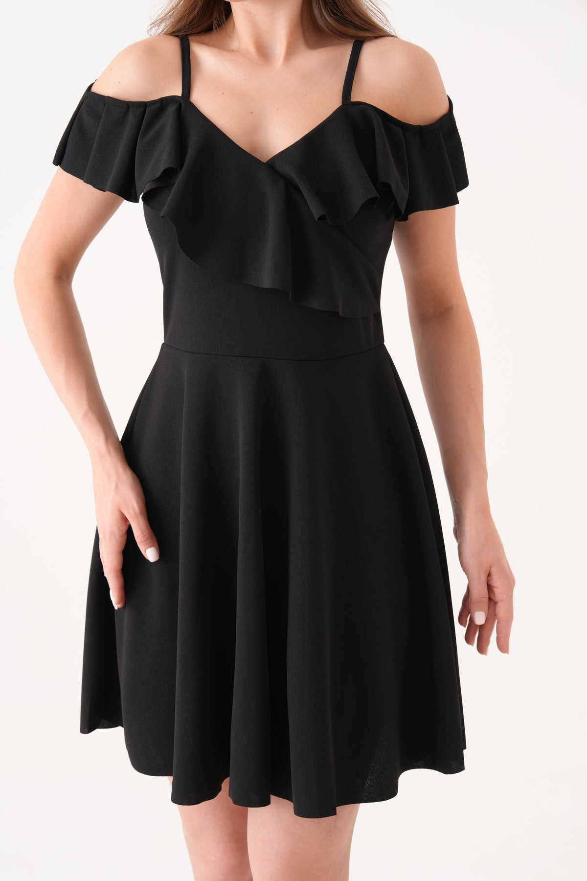 Kleid mit dünnen Trägern und ausgestelltem Rock