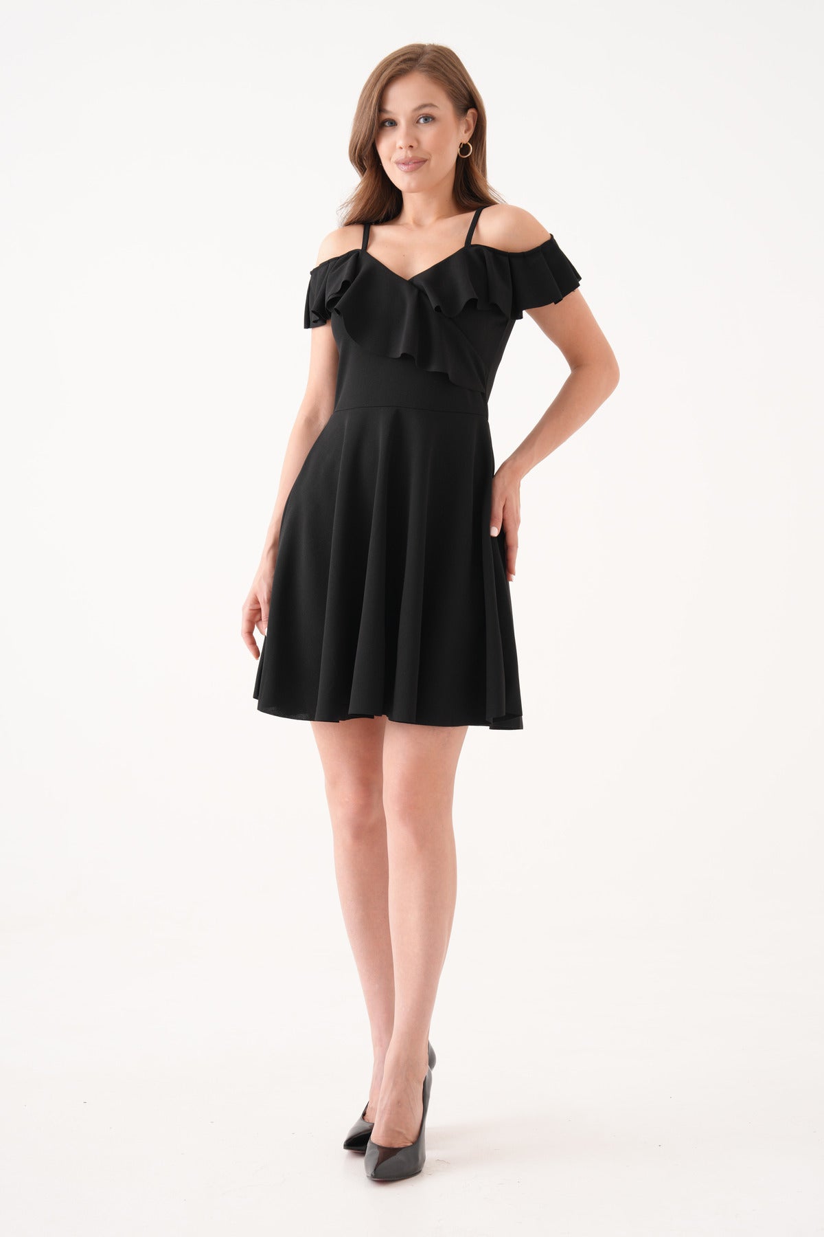 Kleid mit dünnen Trägern und ausgestelltem Rock