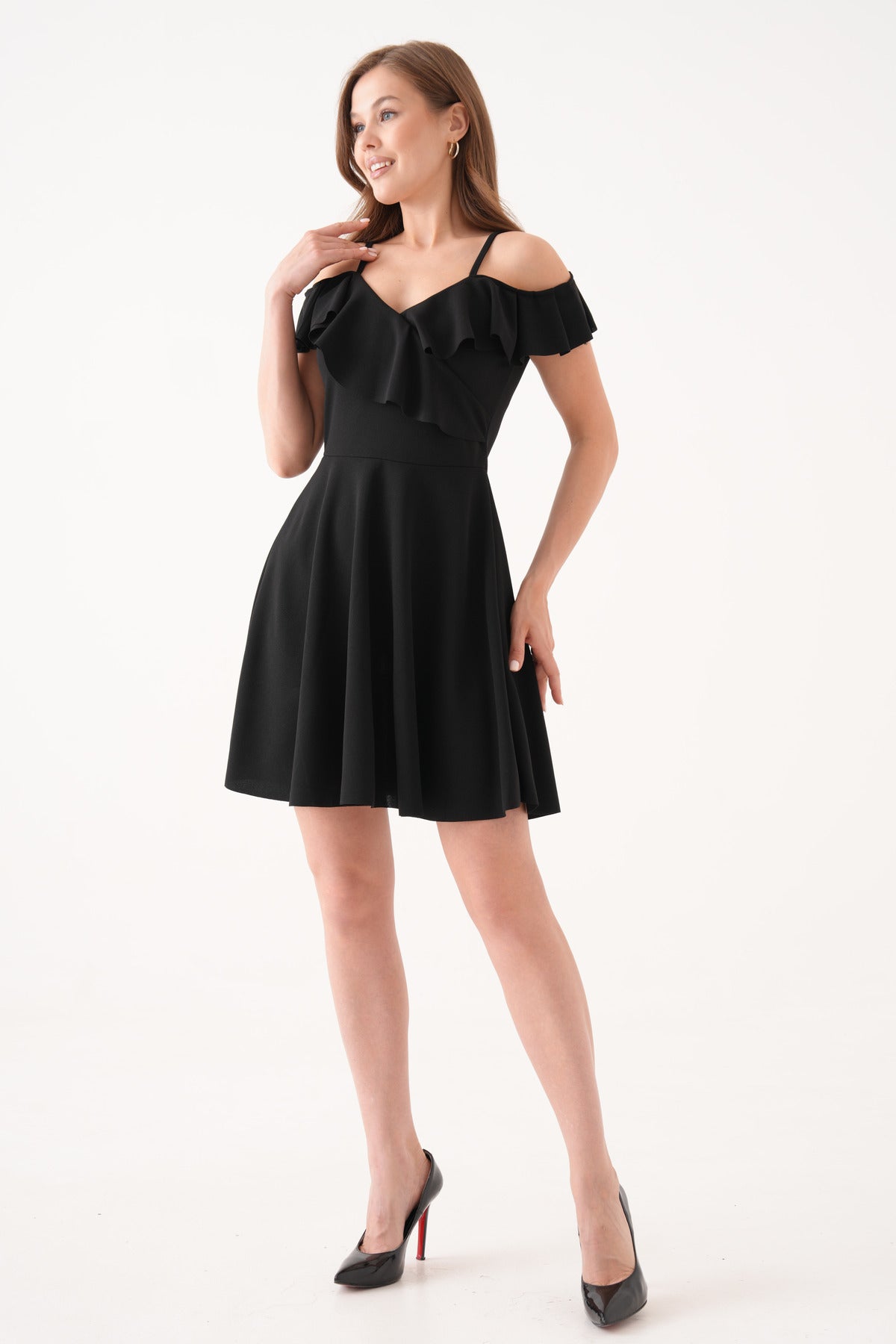 Kleid mit dünnen Trägern und ausgestelltem Rock